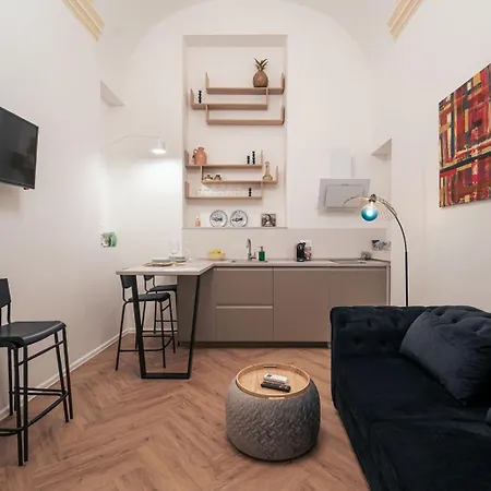 Apartman Elegant Design In Historical Center *